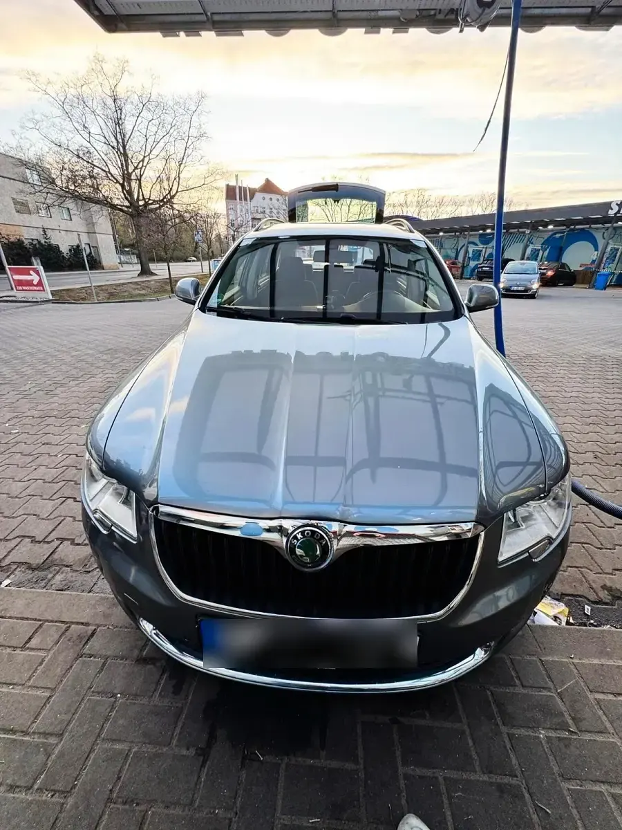 Gebraucht Skoda Superb 170 PS (125 kW) 2013 Grau Kombi