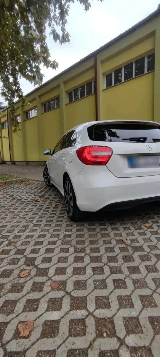Gebraucht Mercedes A200 140 PS (102 kW) 2012 Weiß Limousine