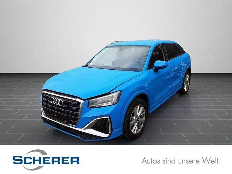 Turboblau (metallic) Gebraucht 2022 Audi Q2 Ambiente SUV | 28.950 € (Fairer Preis) - Bild 1/4
