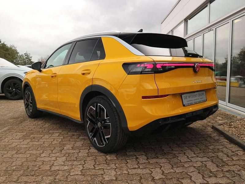 Neu VW T-Roc R-line 150 PS (110 kW) 2025 Gelb SUV