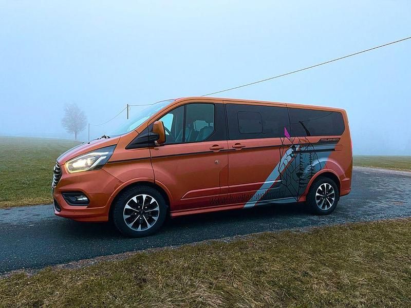 Orange Gebraucht 2018 Ford Tourneo Sport Van / Kleinbus | 30.000 € (Teuer) - Bild 1/4