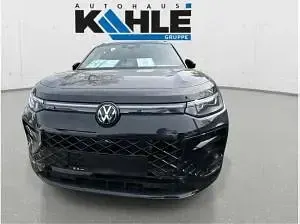 Neu VW Tayron R-line 150 PS (110 kW) 2026 Schwarz (grenadillschwarz) SUV