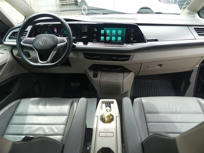 Gebraucht VW Multivan 204 PS (150 kW) 2023 Starlightblue Van