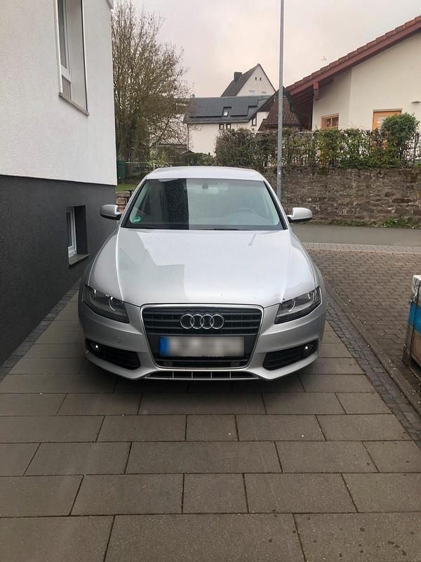 Gebraucht Audi A4 140 PS (102 kW) 2010 Silber Limousine