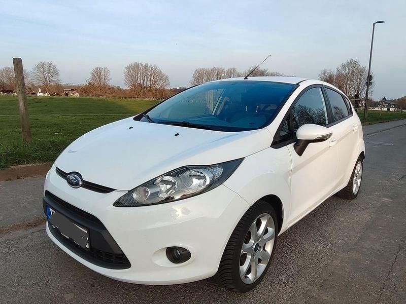 Gebraucht Ford Fiesta Viva 82 PS (60 kW) 2011 Weiß Kleinwagen