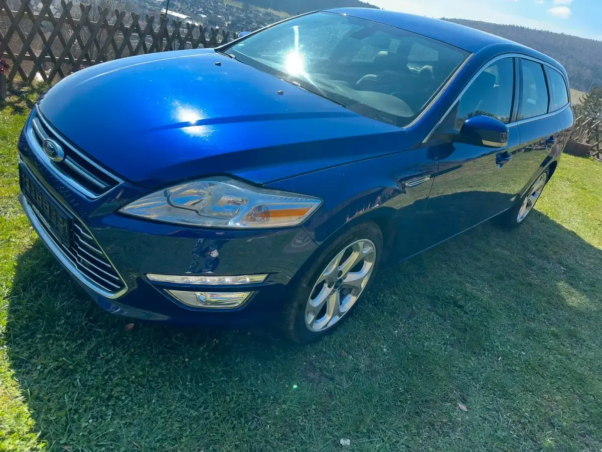 Gebraucht Ford Mondeo 140 PS (102 kW) 2014 Blau Kombi