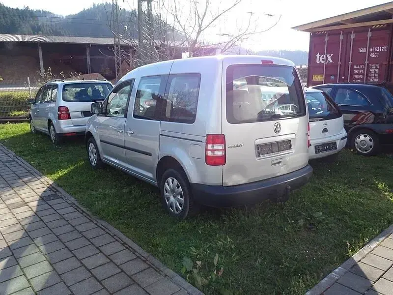 Gebraucht VW Caddy Trendline 102 PS (75 kW) 2011 Silber Van / Kleinbus