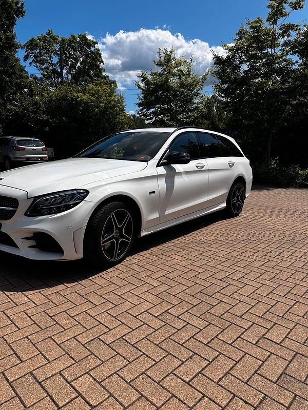 Weiß Gebraucht 2020 Mercedes C300 AMG Limousine | 18.900 € (Guter Preis) - Bild 1/4