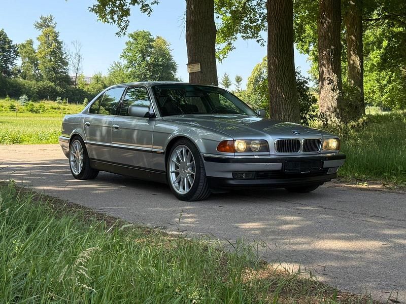 Gebraucht BMW 750 326 PS (239 kW) 1997 Silber Limousine