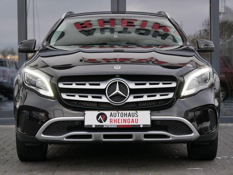 Gebraucht Mercedes GLA200 Urban 136 PS (100 kW) 2018 Schwarz SUV