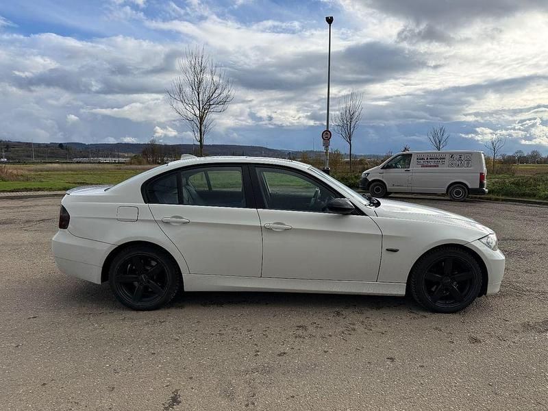 Gebraucht BMW 325 218 PS (160 kW) 2006 Weiß Limousine