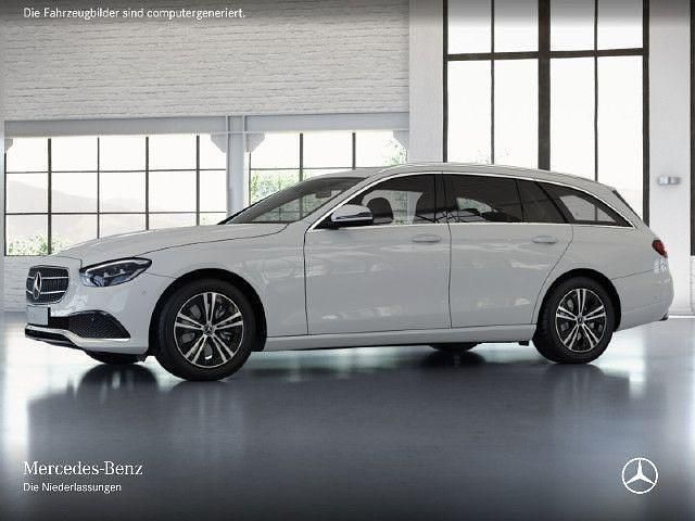 Weiß Gebraucht 2022 Mercedes E220 Avantgarde Limousine | 36.890 € (Guter Preis) - Bild 1/4