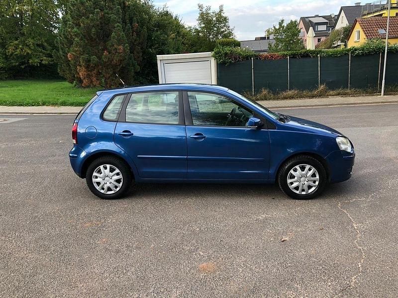 Gebraucht VW Polo 75 PS (55 kW) 2005 Blau Kleinwagen