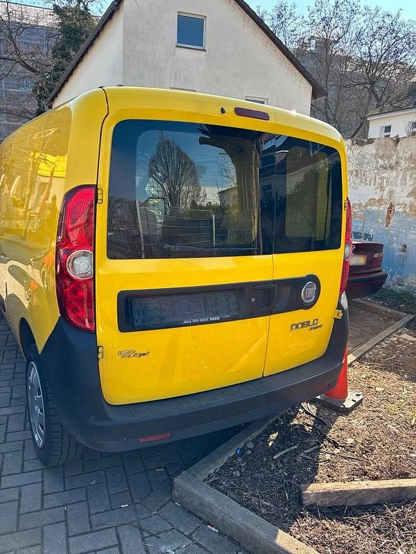 Gebraucht Fiat Doblò 100 PS (73 kW) 2013 Gelb Van / Kleinbus