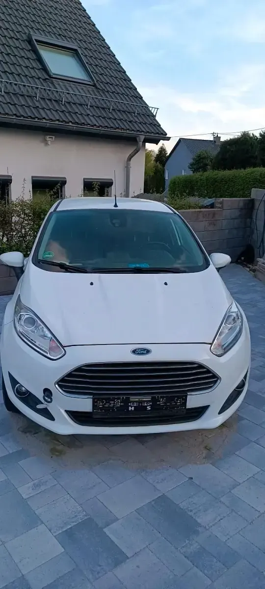 Gebraucht Ford Fiesta 95 PS (69 kW) 2014 Weiß Kleinwagen