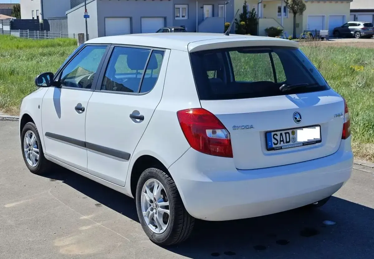 Gebraucht Skoda Fabia Cool Edition 60 PS (44 kW) 2014 Weiß Limousine