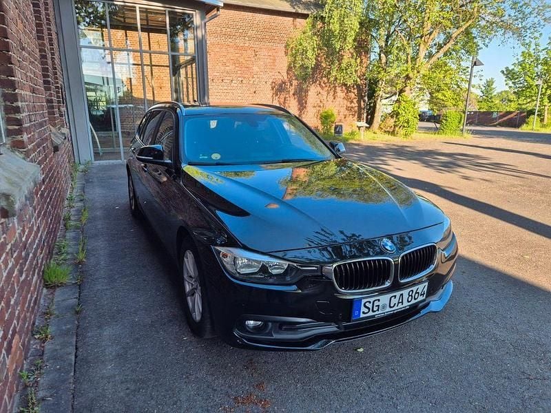 Schwarz Gebraucht 2016 BMW 320 Advantage Kombi | 11.500 € (Guter Preis) - Bild 1/4