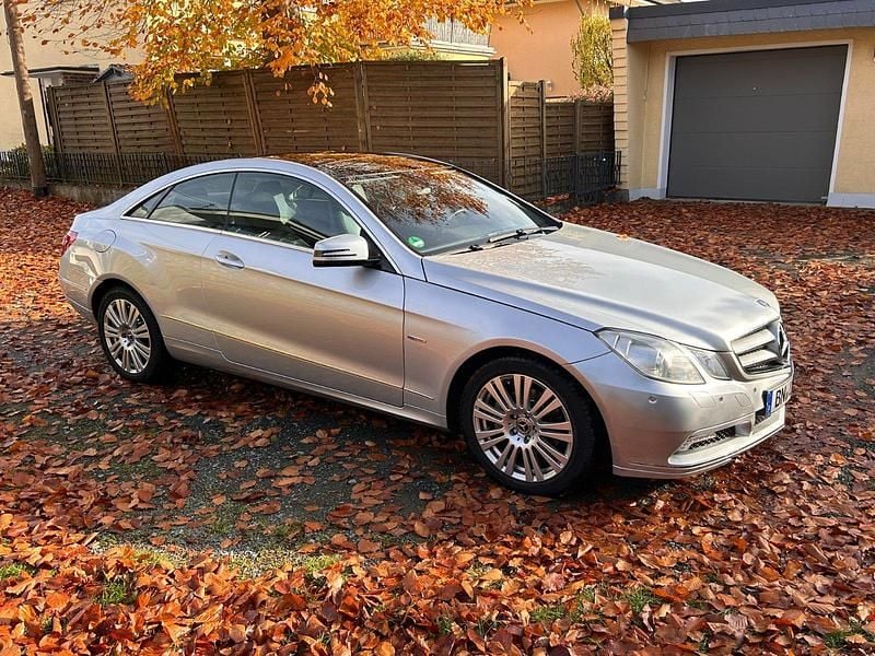 Silber Gebraucht 2010 Mercedes E250 Avantgarde Coupé | 10.000 € (Superpreis) - Bild 1/4