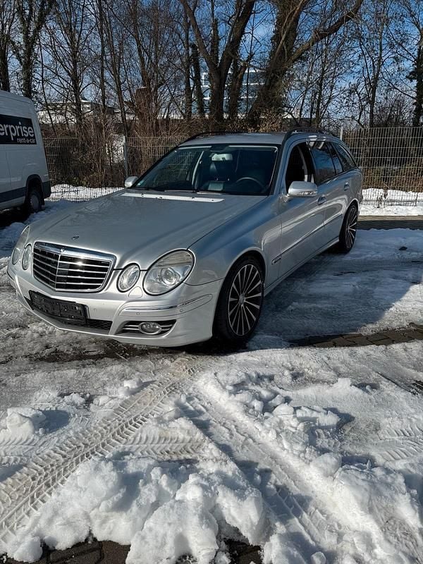 Silber Gebraucht 2008 Mercedes E320 Kombi | 3.850 € (Superpreis) - Bild 1/4
