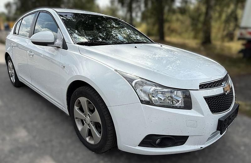 Weiß Gebraucht 2012 Chevrolet Cruze LTZ Kleinwagen | 1.899 € (Superpreis) - Bild 1/4