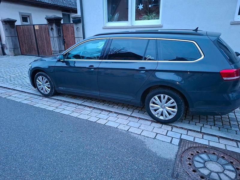 Grau Gebraucht 2018 VW Passat Kombi | 11.500 € (Superpreis) - Bild 1/4