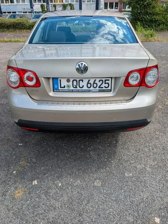 Gebraucht VW Jetta Trendline 102 PS (75 kW) 2005 Beige Limousine