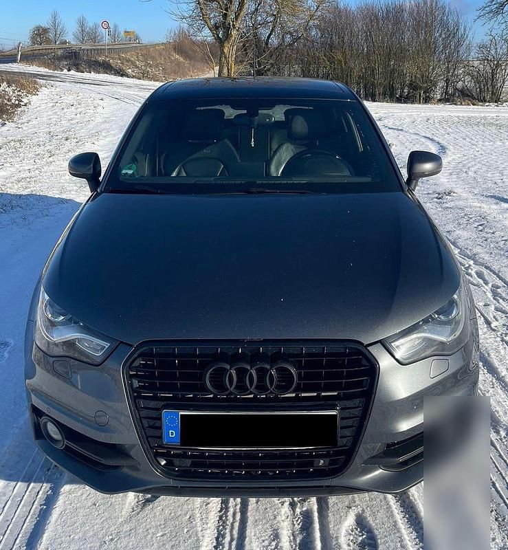 Grau Gebraucht 2012 Audi A1 Sportback S-Line Kleinwagen | 14.750 € (Teuer) - Bild 1/4