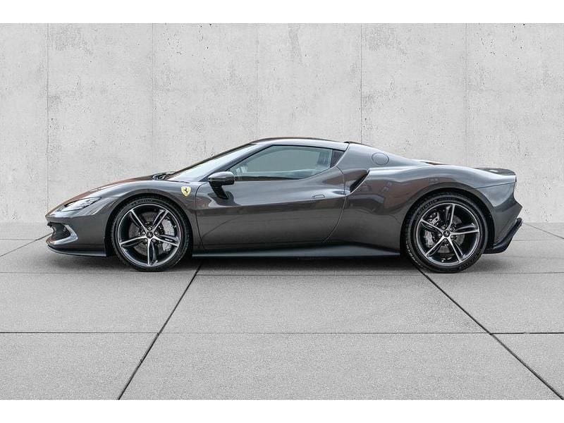 Second-hand Ferrari 296 829 CP (609 kW) 2024 Gri Coupe