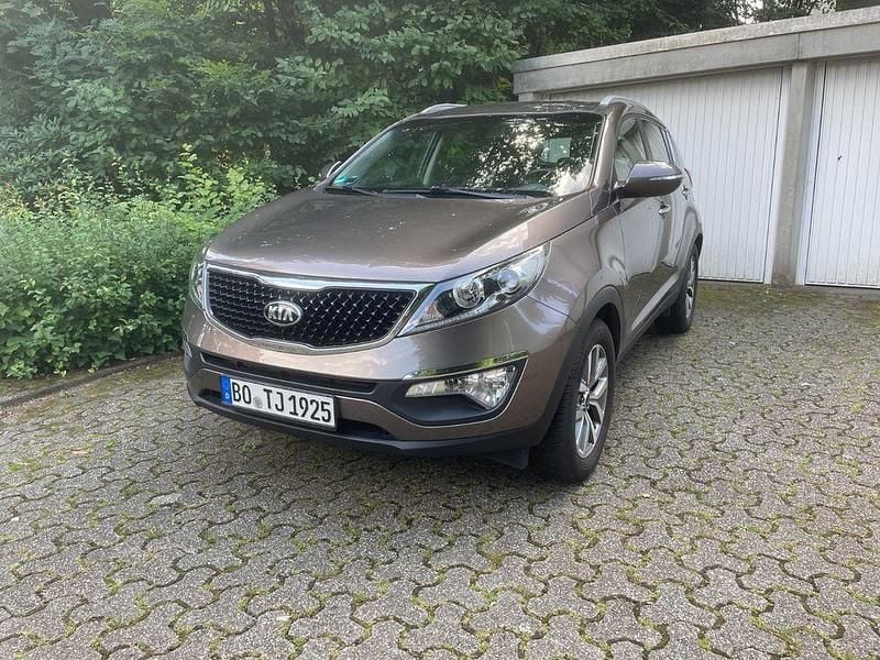 Braun Gebraucht 2016 Kia Sportage SUV | 10.900 € (Guter Preis) - Bild 1/4