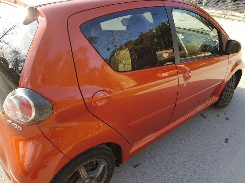 Orange Gebraucht 2012 Toyota Aygo Connect Style Kleinwagen | 5.400 € (Fairer Preis) - Bild 1/4