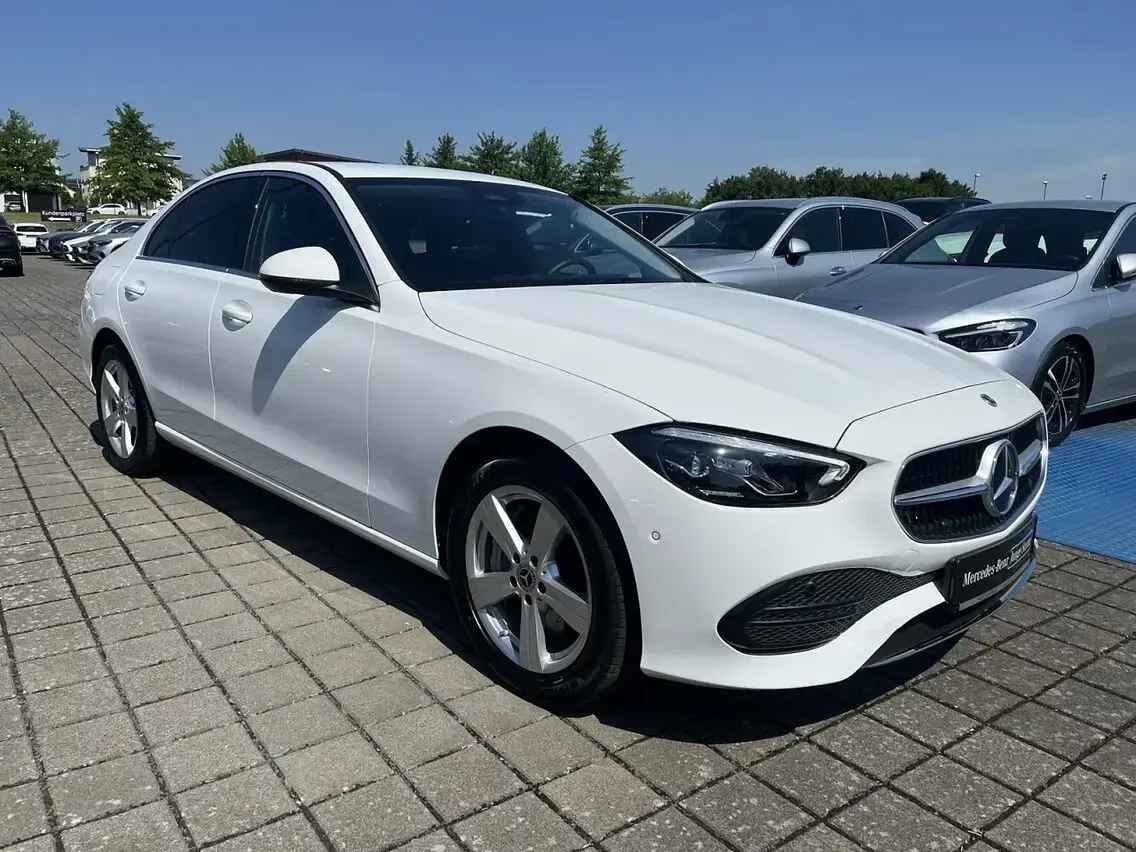 Gebraucht Mercedes C300 204 PS (150 kW) 2025 Unilack polarweiß Limousine