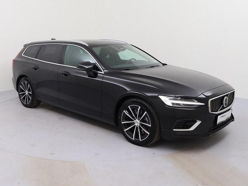 Gebraucht Volvo V60 Core 398 PS (292 kW) 2025 Schwarz Kombi