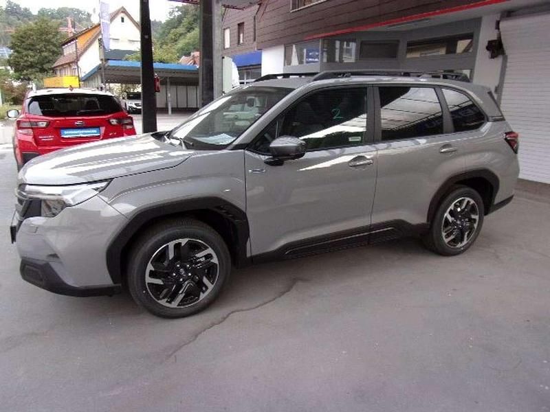 Gebraucht Subaru Forester Exclusive+ 136 PS (100 kW) 2025 River rock pearl SUV