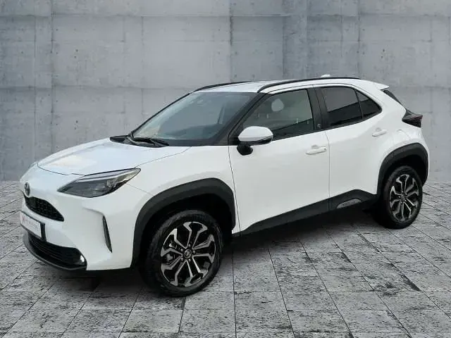 Gebraucht Toyota Yaris Cross Team 131 PS (96 kW) 2024 Super white 2 SUV