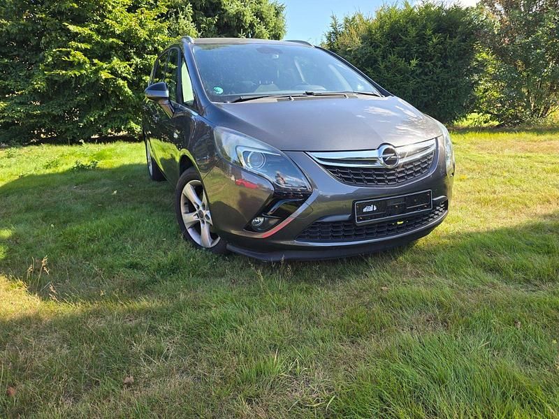 Grau Gebraucht 2012 Opel Zafira Van / Kleinbus | 5.390 € (Etwas zu teuer) - Bild 1/4