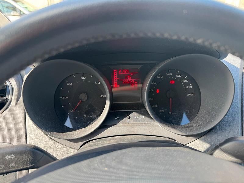 Schwarz Gebraucht 2011 Seat Ibiza Ecomotive Kleinwagen | 2.499 € (Fairer Preis) - Bild 1/4