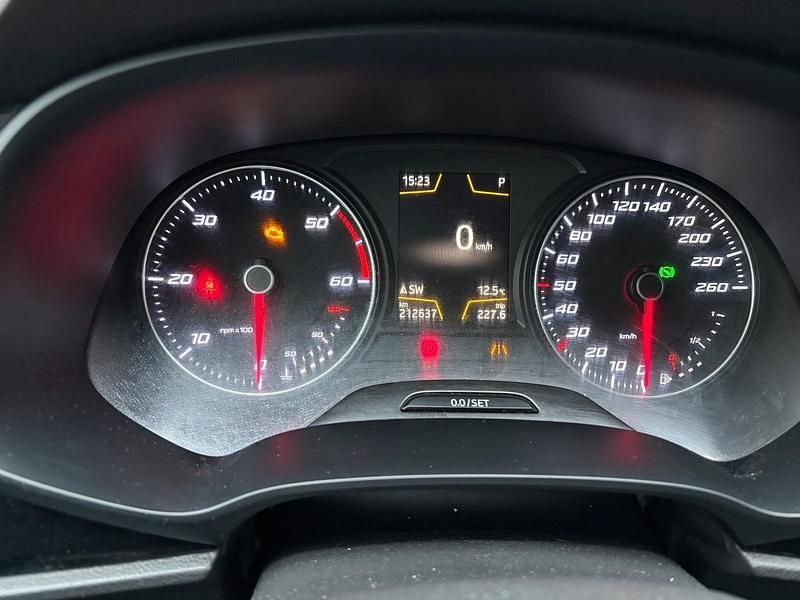 Silber Gebraucht 2015 Seat Leon Kombi | 6.000 € (Superpreis) - Bild 1/4