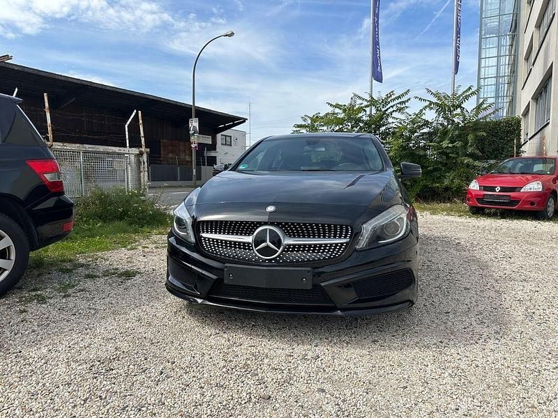 Schwarz Gebraucht 2015 Mercedes A180 StreetStyle Limousine | 11.499 € (Fairer Preis) - Bild 1/4