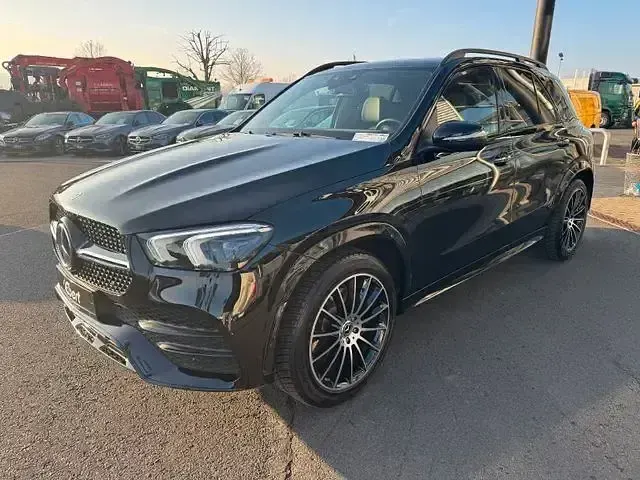 Gebraucht Mercedes GLE300 AMG 269 PS (197 kW) 2024 Schwarz SUV