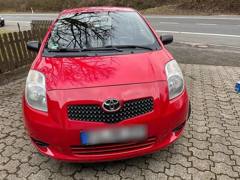 Gebraucht Toyota Yaris 69 PS (50 kW) 2007 Rot Kleinwagen