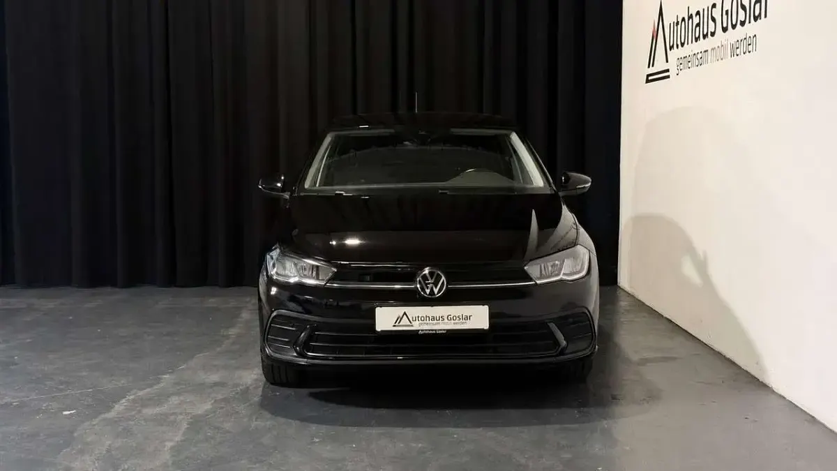 Gebraucht VW Polo Active 95 PS (69 kW) 2023 Schwarz Kleinwagen