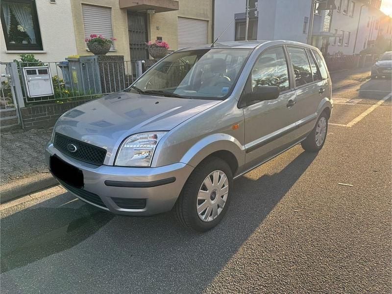 Silber Gebraucht 2005 Ford Fusion Viva X Limousine | 3.150 € (Fairer Preis) - Bild 1/4