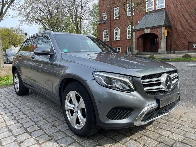 Grau Gebraucht 2016 Mercedes GLC220 AMG SUV | 19.950 € (Fairer Preis) - Bild 1/4
