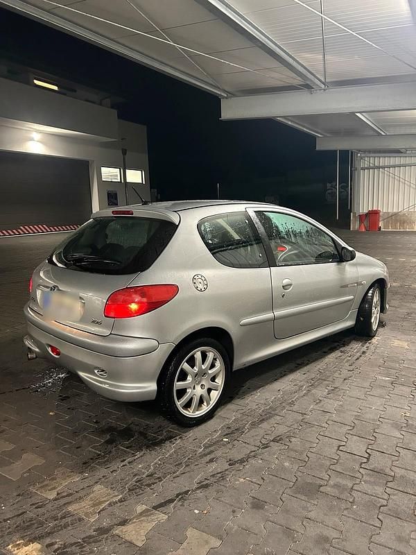 Gebraucht Peugeot 206 109 PS (80 kW) 2002 Silber Kleinwagen