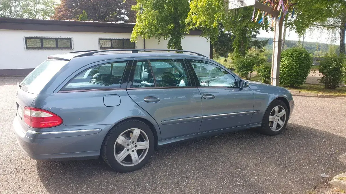 Gebraucht Mercedes E320 224 PS (164 kW) 2005 Blau Kombi