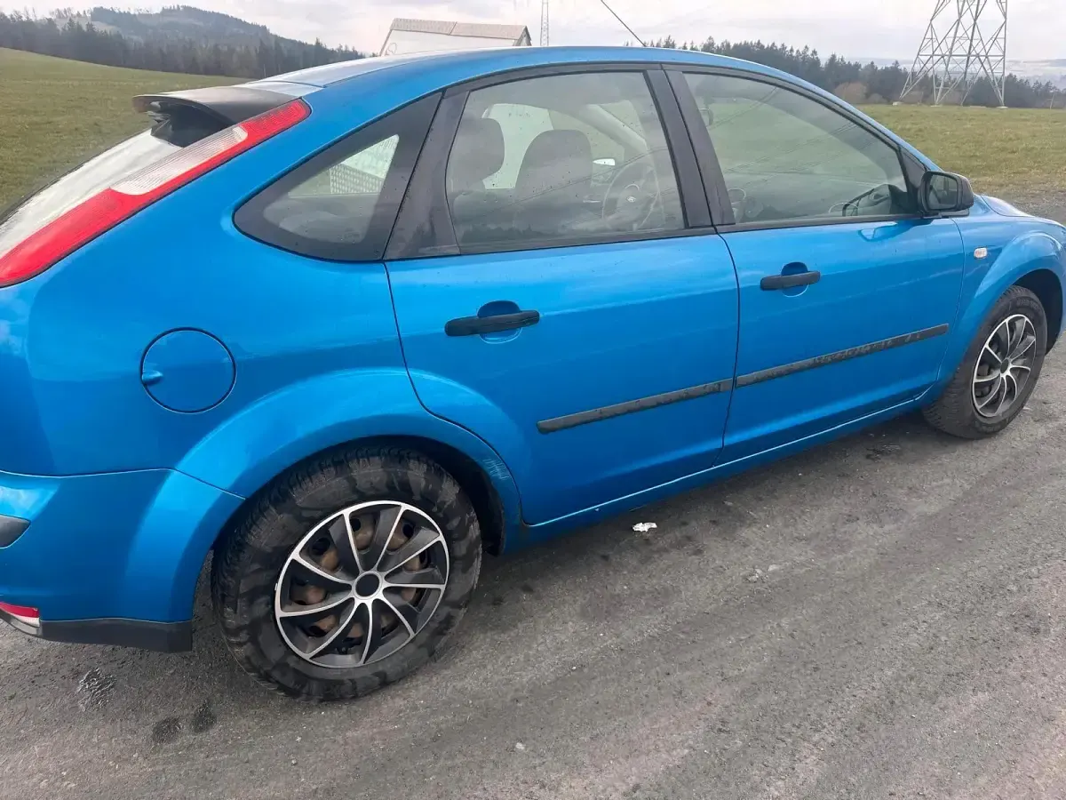 Gebraucht Ford Focus 100 PS (73 kW) 2005 Blau Limousine