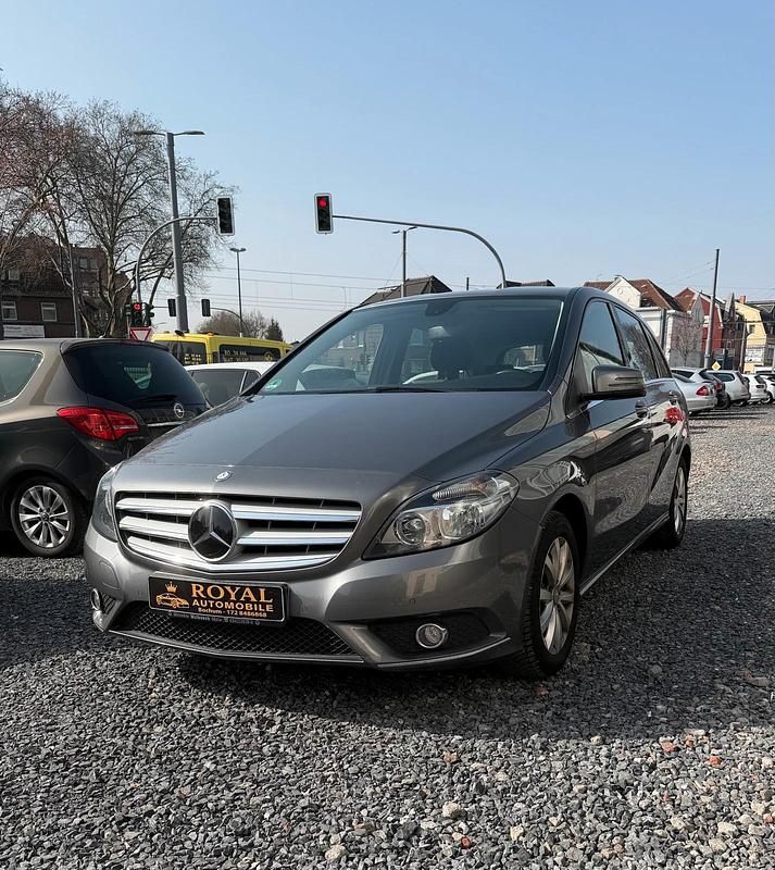 Gebraucht Mercedes B180 109 PS (80 kW) 2014 Grau Van / Kleinbus