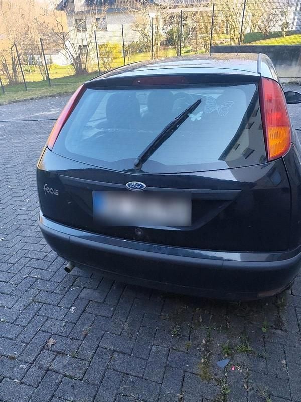 Gebraucht Ford Focus 75 PS (55 kW) 2003 Schwarz Kleinwagen