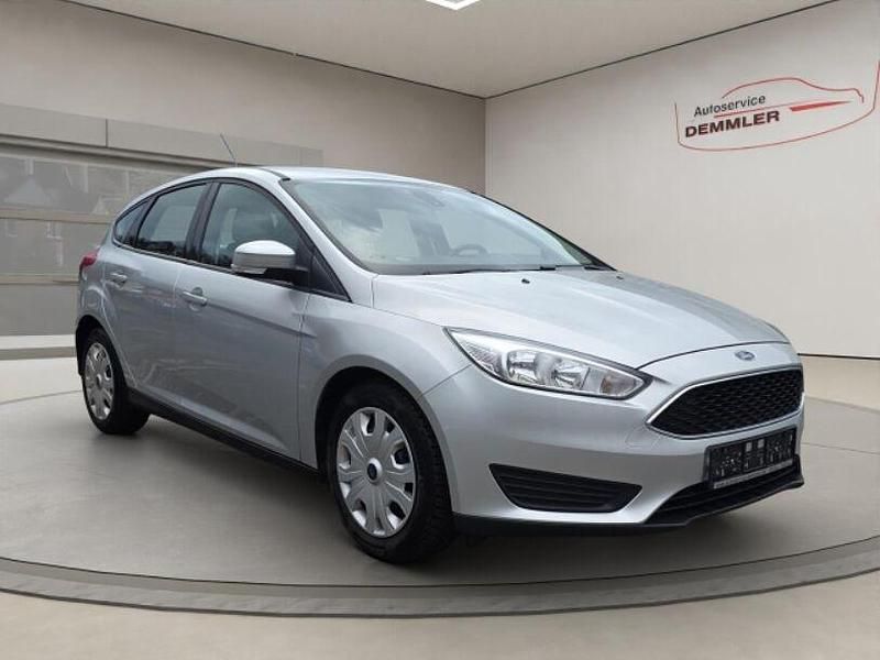 Gebraucht Ford Focus Trend 101 PS (74 kW) 2017 Silber Limousine