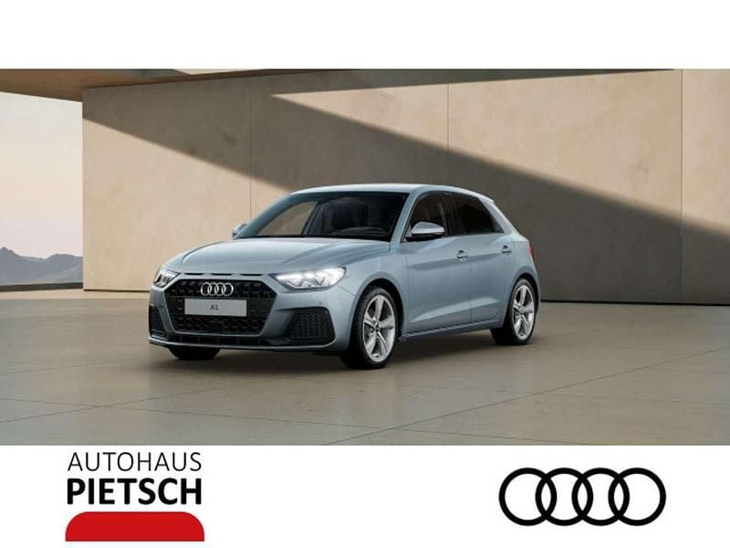 Pfeilgrau perleffekt Neu 2025 Audi A1 Advanced Limousine | 26.100 € (Guter Preis) - Bild 1/4